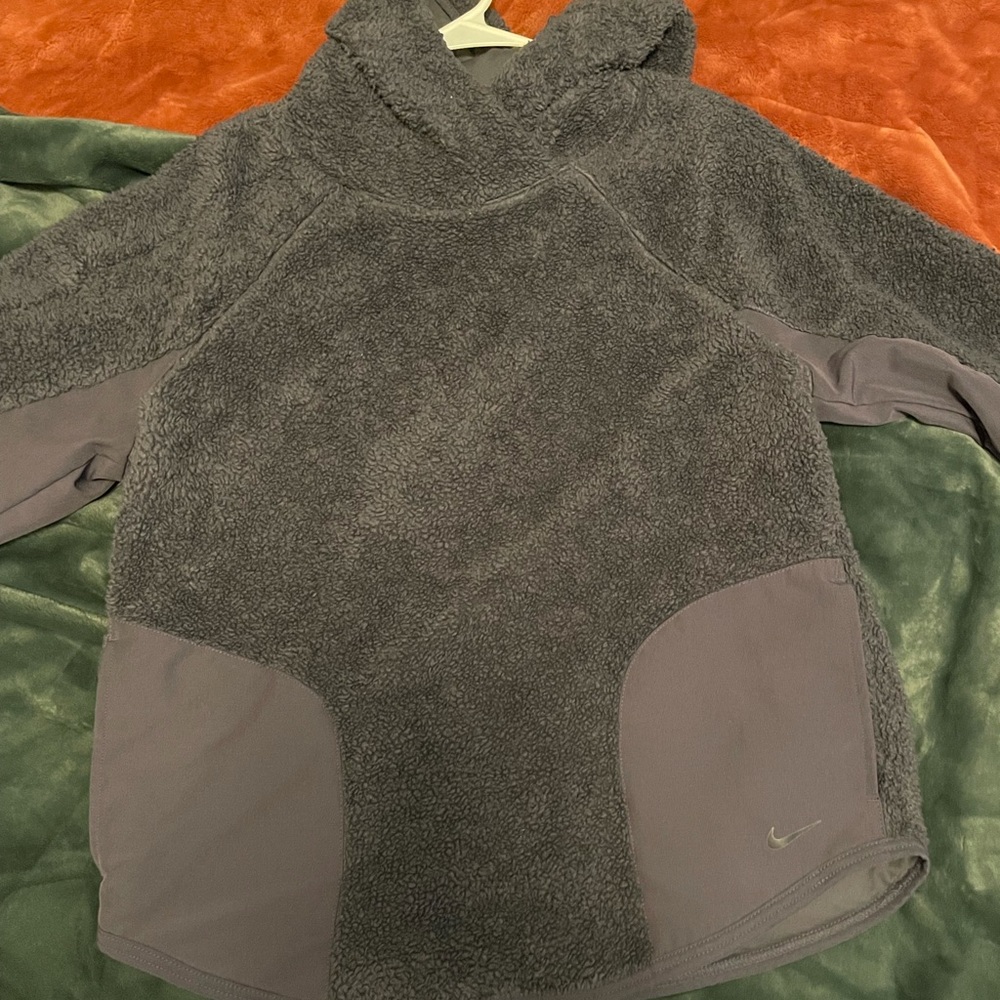 fluffy/comfy nike pull over hoodie